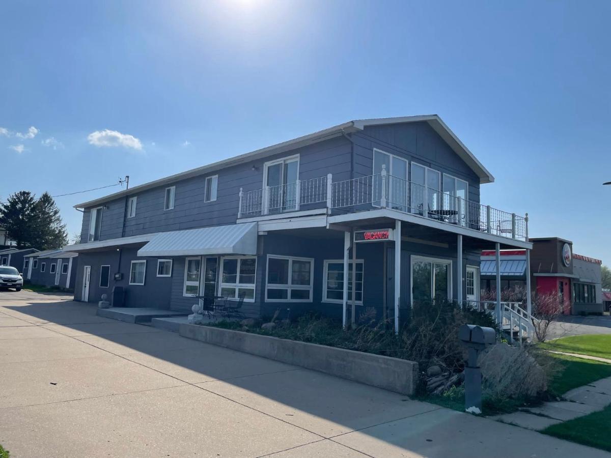 3 Bedroom Condo With Lake Pepin Views With Access To Shared Outdoor Pool Lake City Luaran gambar